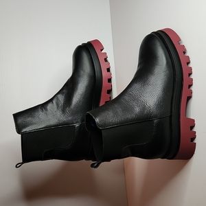Bertuchi Black leather Chelsea Boot red lug 7.5